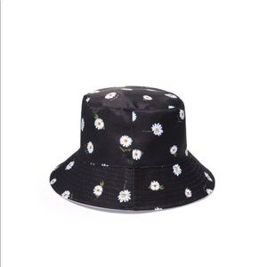 ALICE + OLVIA REVERSIBLE BUCKET HAT